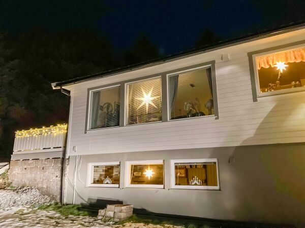 Rakett skote mot hus på Haramsøya