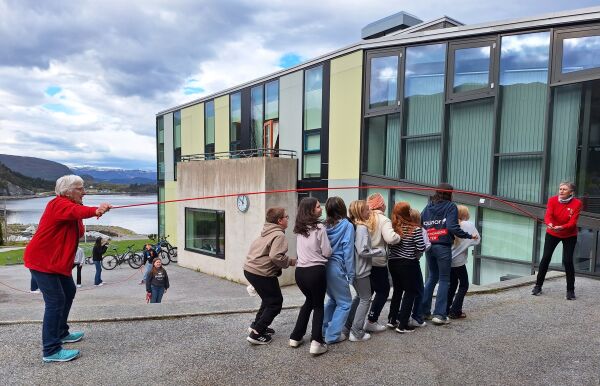 Søvik skule hoppar i det