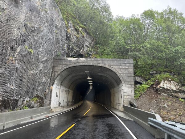 Hurrajubel for opninga av Remmetunnelane