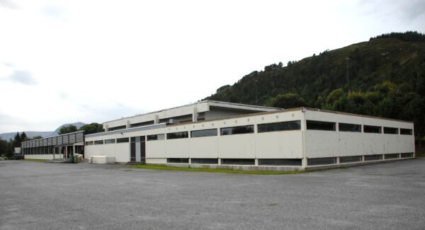 Haramsøy og Eidet skule skyvd fram