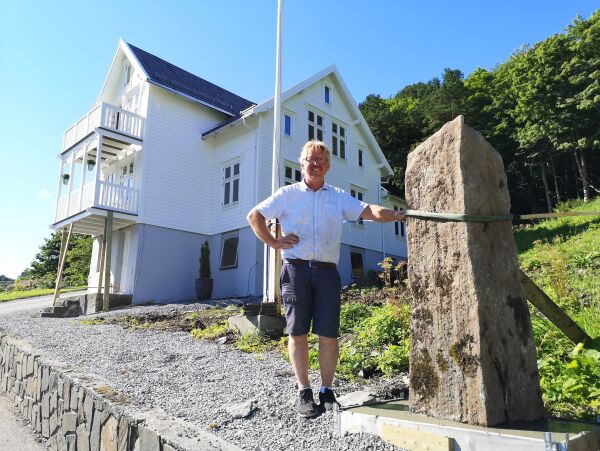 Reiser minnestein over  Ole Skjelten