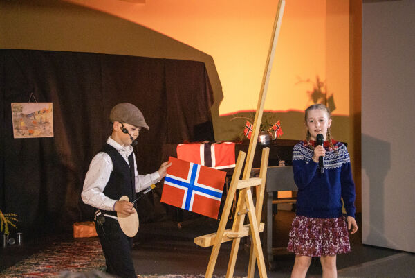 Haramsøy skule med syngespel om grunnloven