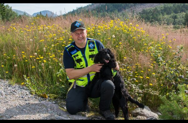 Hund og førar klare for redningsoppdrag