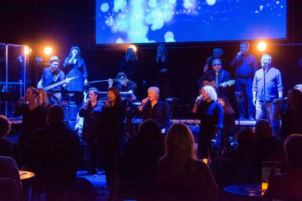 Heidundrande konsert bles vekk koronabekymringane