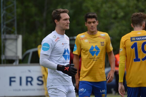Brattvåg ser mot toppen