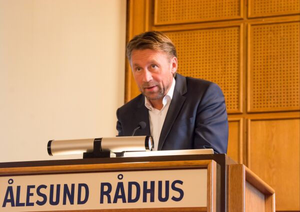Vil kutte i staben