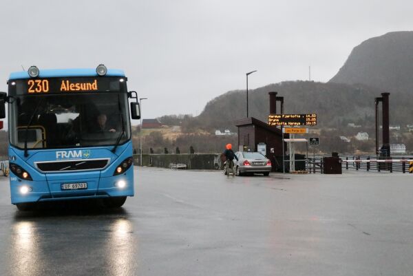 Tilbyr gratis reisekort til studentar under 30 år