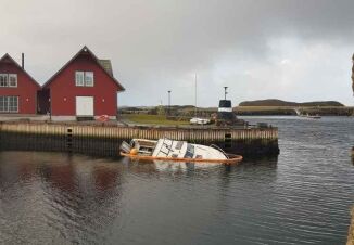 Båt grunnstøtte ved Sandøya – oljesøl hamna i sjøen