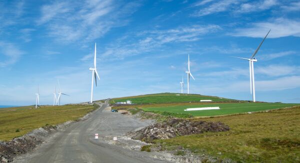 Snart gir vindkraftverket straum til over 7000 hustandar
