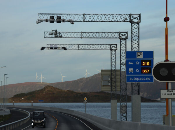 Fleirtal på fylkestinget for å ta satsane ned