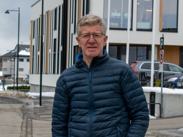 Reagerer med sjokk og vantru på forslag om å flytte badeanlegg