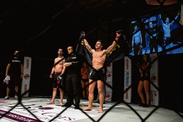 Vann i MMA-debuten