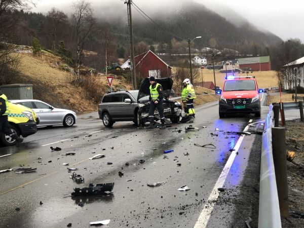 To bilar i ulykke på Grytastranda