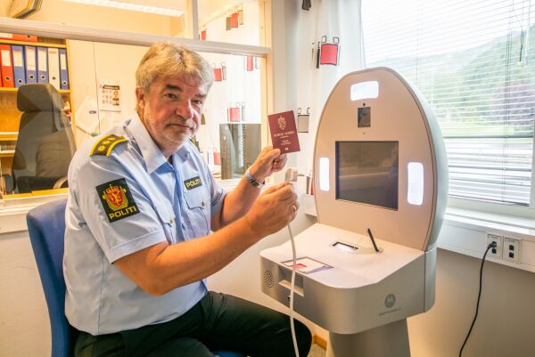 Over og ut for passkontoret i Brattvåg
