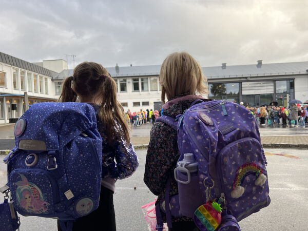 I 6 minusgrader og med skolesekken på