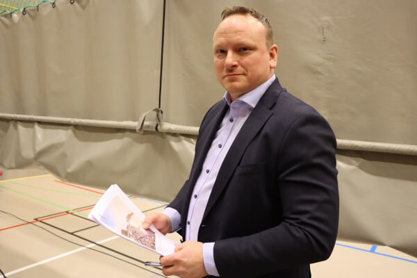 Levi Lervik vil tilbake i stillinga som økonomisjef