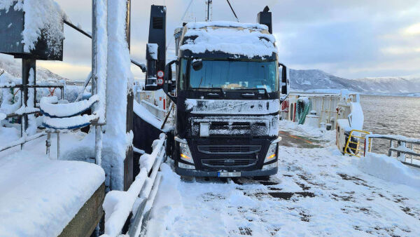 Sjåfør hadde uhell på kaia – måtte ha bilberging