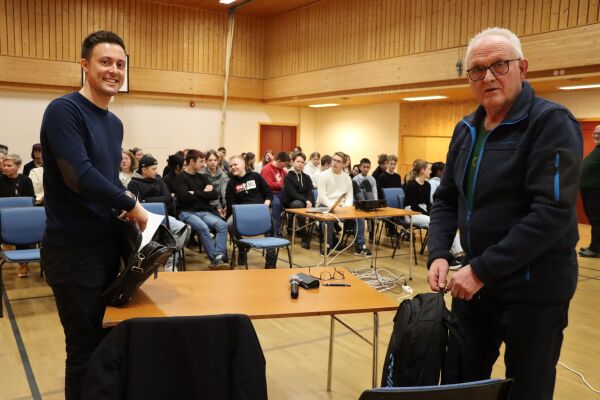 Debatterte på skule