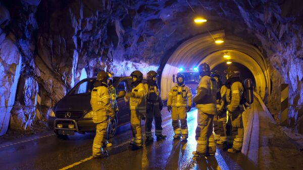Stenger Remmetunnelane under brannøving