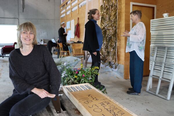 Lokal kunstnar kom gjennom smalt nålauge