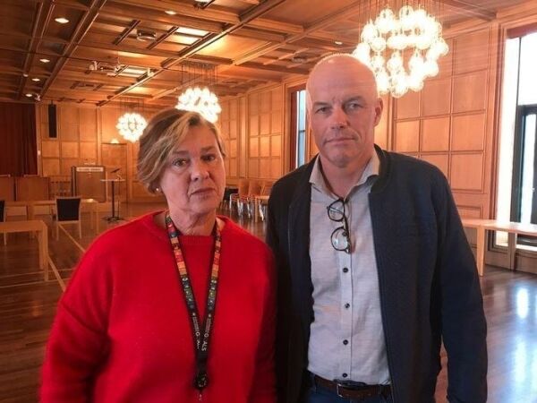 Frå midnatt gjeld dei nasjonale tilrådingane, og dei lokale opphøyrer