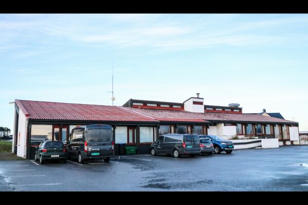Riving eller utbetring av gamlerådhuset i Sandøy?