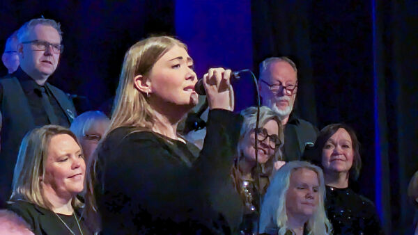 Over 200 songarar på veg til Nordøyane
