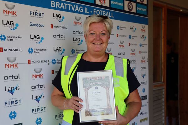 Marthe fekk heider for lang og trufast BIL-teneste