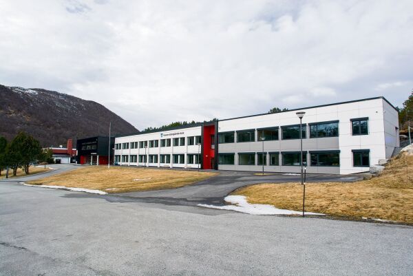 Skulen får ikkje tak i alle elevane