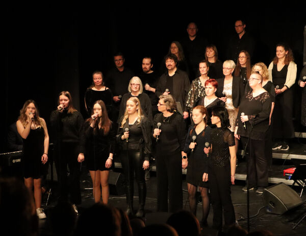 Musikk og song fekk advent i gong