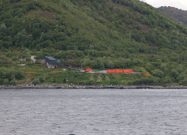 Nøsa stengt etter jordras