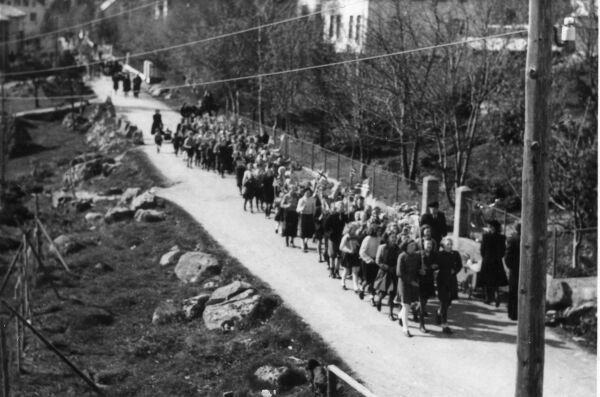 Fredstoget gjennom Brattvåg i 1945