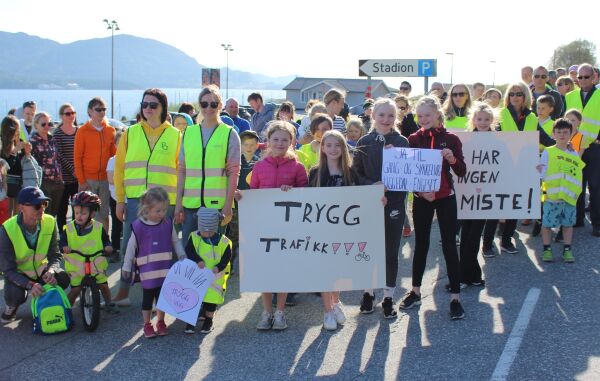 Manglande trafikktrygging for barn og unge ved Uggedal stadion