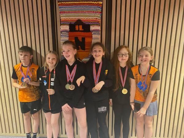 Lokale sigrar under kretsmeisterskap i badminton