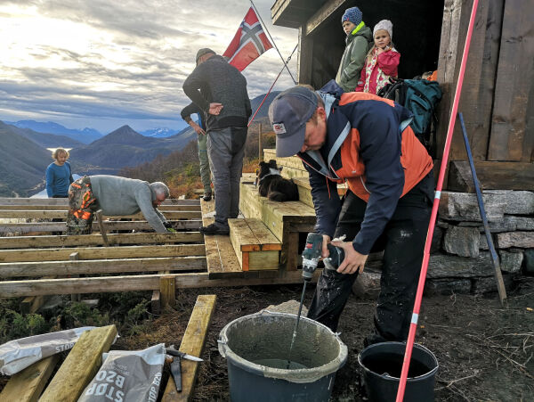 Feirar Synnabu med fyrverkeri