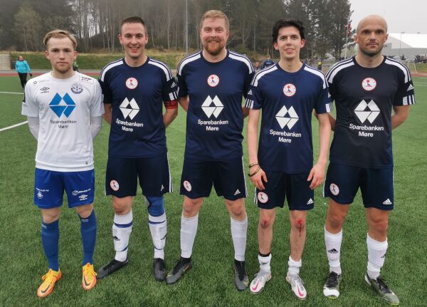 Eit talrikt publikum fekk ein klassikar av eit lokaloppgjer
