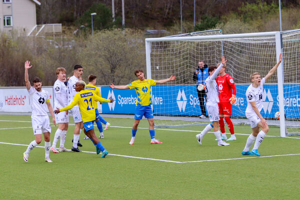Straffe-dramatikk då Brattvåg vart slått ut