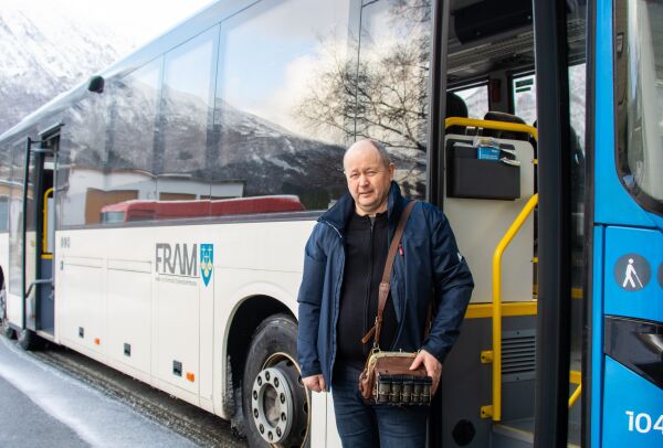 – Bak mål med færre avgangar