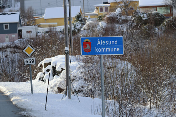 Nytt skilt ved ferjekaia