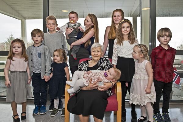 Jorunn (100) koker middagen sjølv