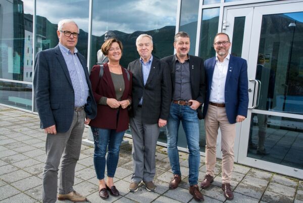 Her kan du få med deg kveldens valdebatt frå Gomerhuset i Skodje