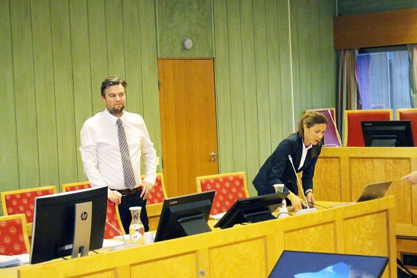 Mann busett på nordre Sunnmøre tiltalt for mishandling av eigne born