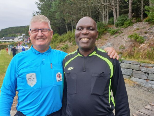 Eksotisk dommar-innslag på Øya cup