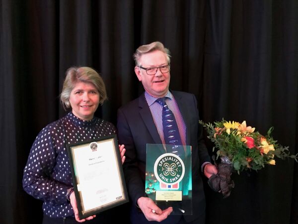Kvalprodusent på Harøya fekk hedersmerke på bransjekonferanse