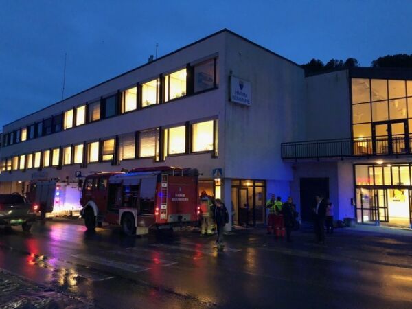 Brannutrykning på rådhuset i Brattvåg