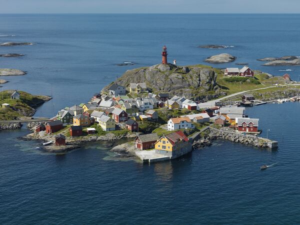 Vil brannsikre tette trehusmiljø på Ona og Husøy