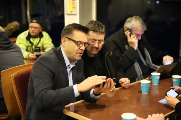 Ny kritisk rapport er eit bestillingsverk, ifølgje fylkespolitikar Frank Sve (Frp)