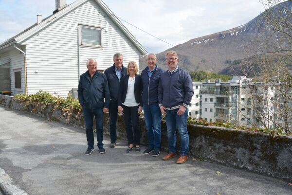 Vil bygge leilegheiter og badeanlegg i sentrum av Brattvåg