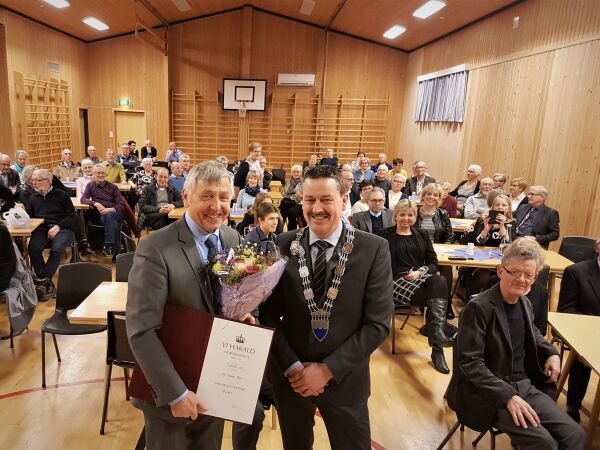 Kongens fortenestemedalje til lokalhistorikar Per Hånes