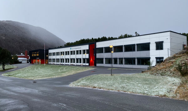 Samrøystes for å  behalde alle klassane her